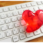 キーボードの上に赤いハート